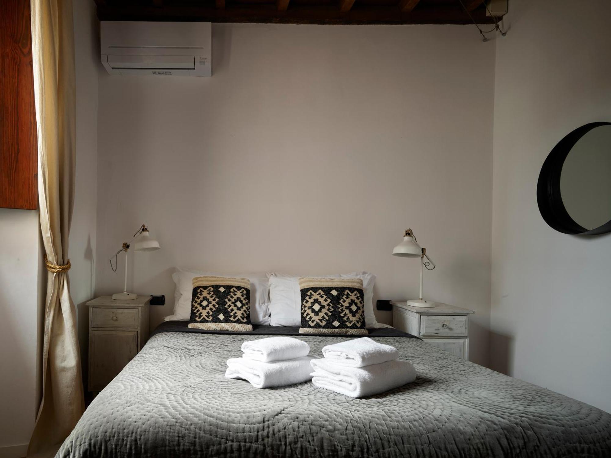 One Of A Kind Near The Duomo W/Balcony Palace Apt Firenze Kültér fotó